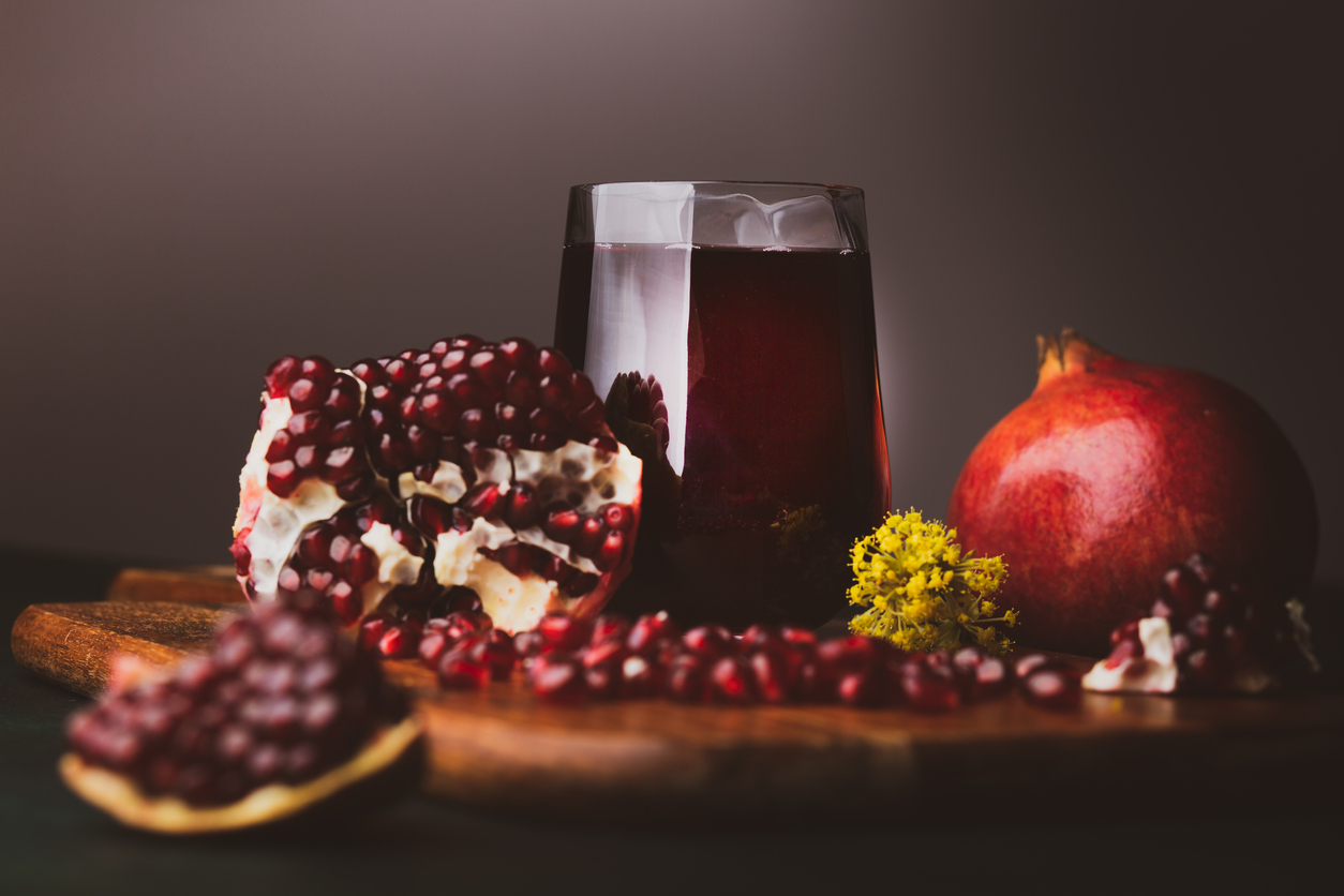 9 Health Benefits of Pomegranates For Women