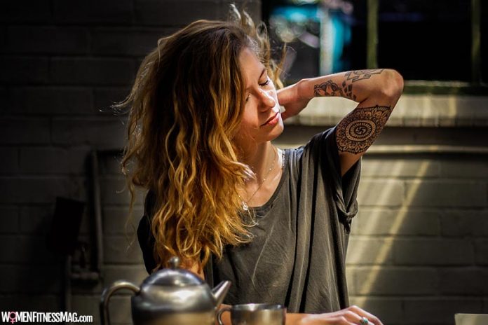 Woman Shoulder Pain – Cause and How to Relieve