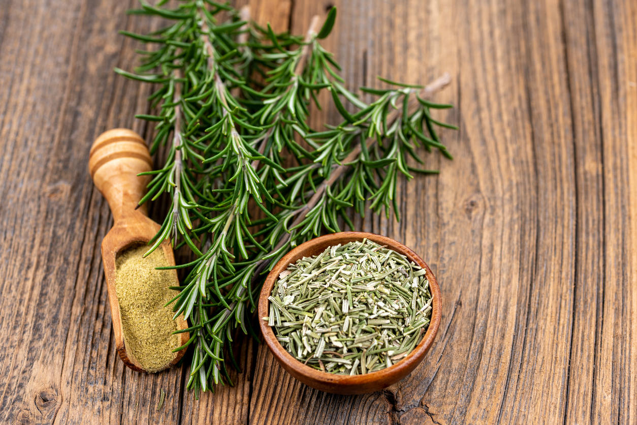 9 of the Best Herbs for Scalp Inflammation
