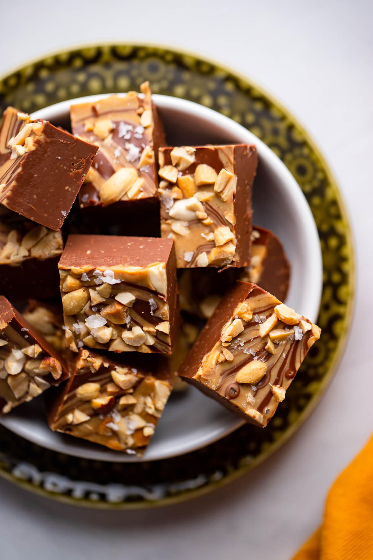 Chocolate Peanut Butter Fudge (3 Ingredients)