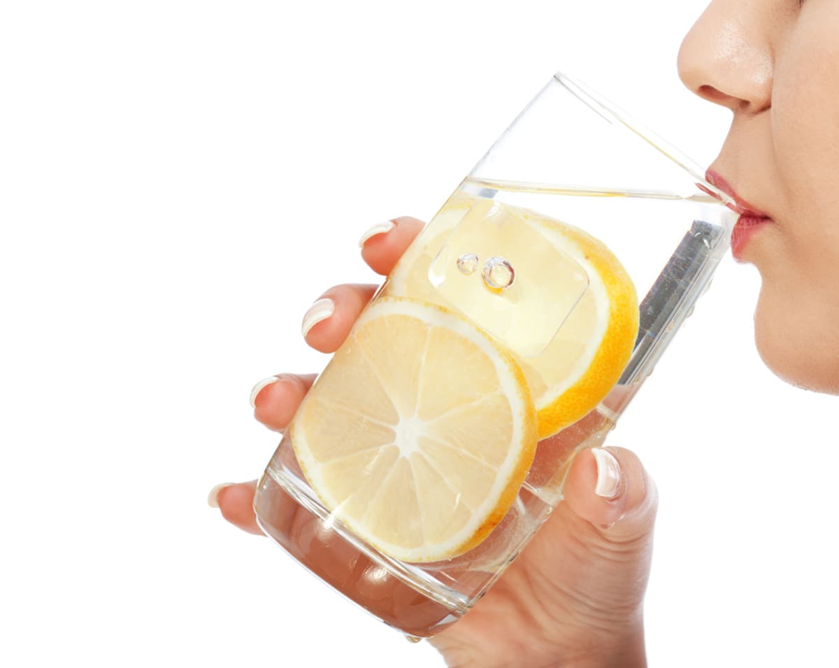 The Top 6 Benefits Of Drinking Lemon Water