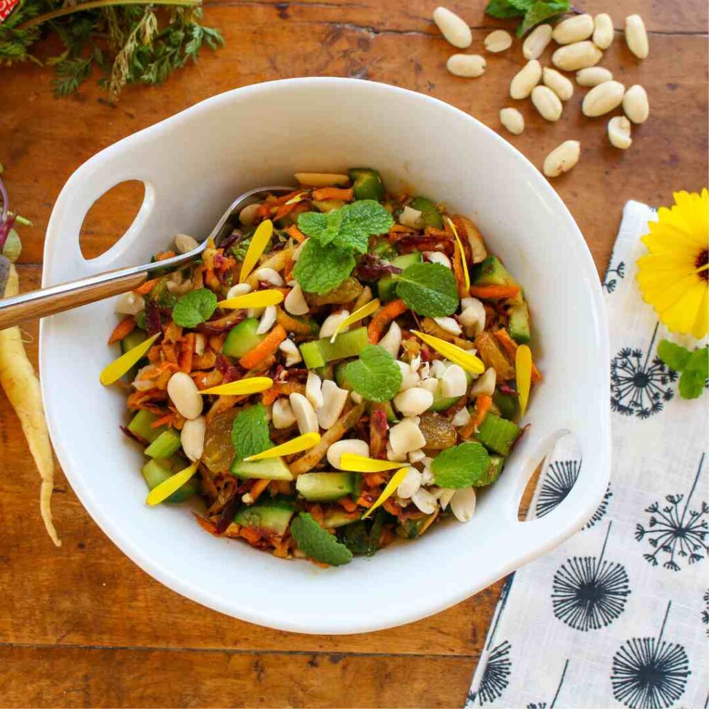 Thai Salad with Carrots and Mint