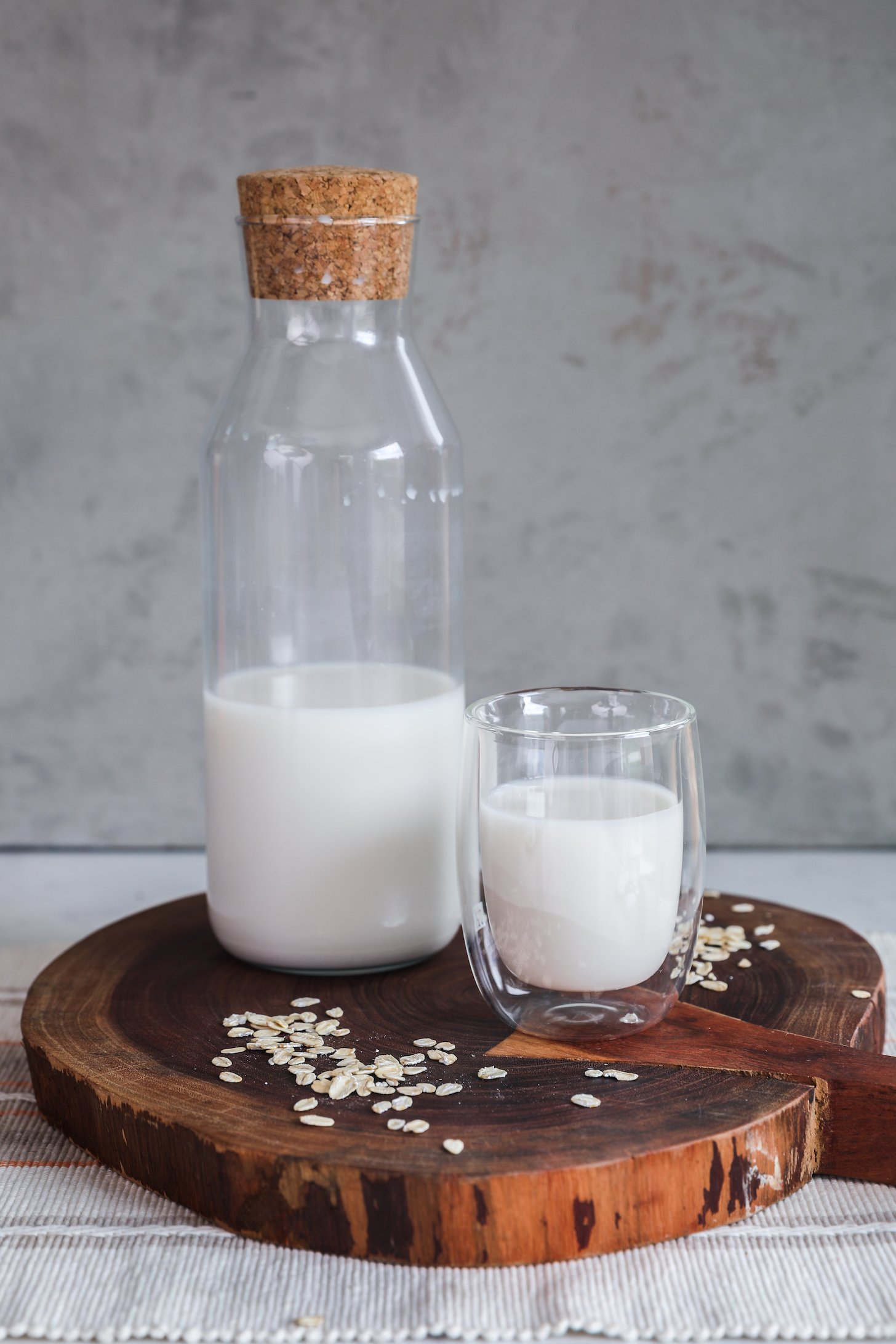 5-Minute Homemade Oat Milk Recipe (Creamiest!)