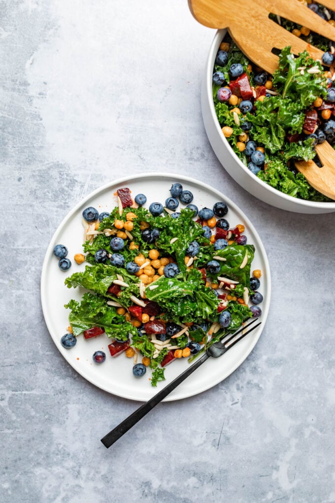 Fresh Blueberry and Kale Salad with Almonds