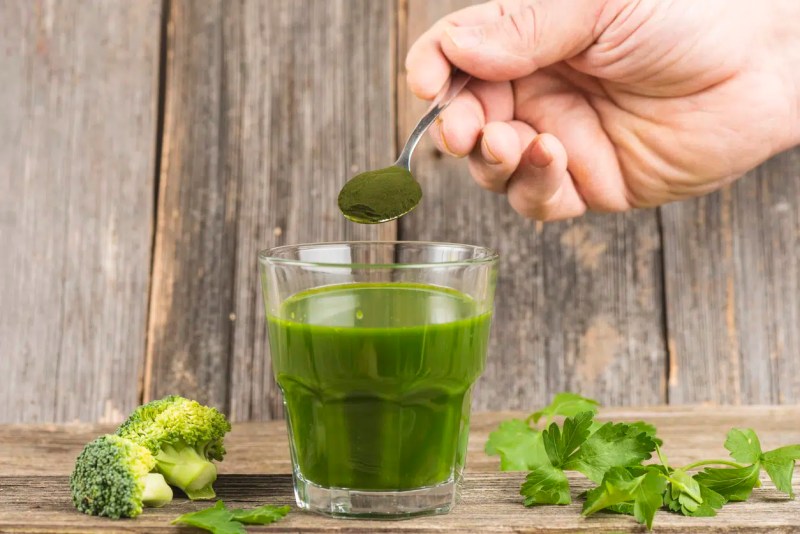 Improve Digestion and Boost Your Energy with Powdered Greens
