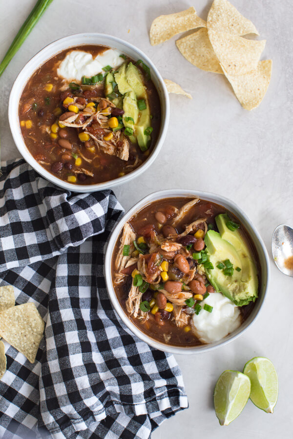 Easy Instant Pot chicken enchilada soup recipe great for meal prep and freezes well. Can be made in the slow cooker too! Healhty fall comfort food FTW!