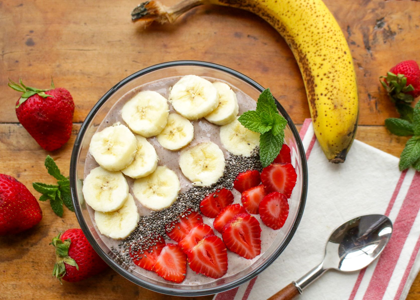 Strawberry Banana Chia Smoothie Bowl