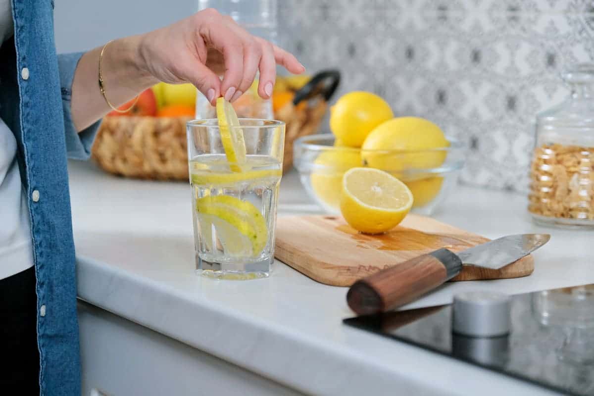The Top 6 Benefits Of Drinking Lemon Water
