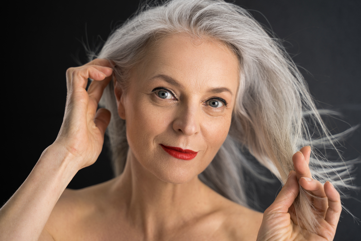5 Simple Steps to Give Yourself a Gray Hair Makeover