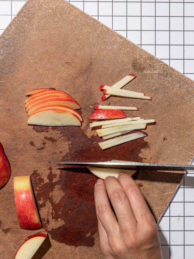 hand slicing apples